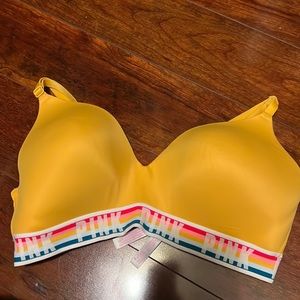 Victoria Secret Pink Wear Everywhere Wireless Bra